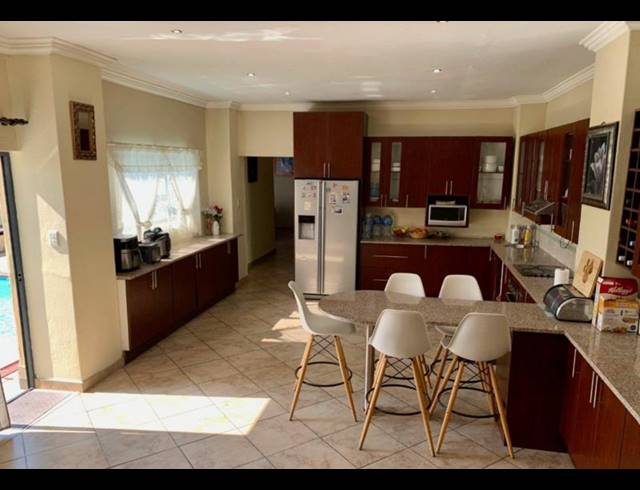 4 BEDROOM HOUSE FOR SALE IN WATERKLOOF RIDGE